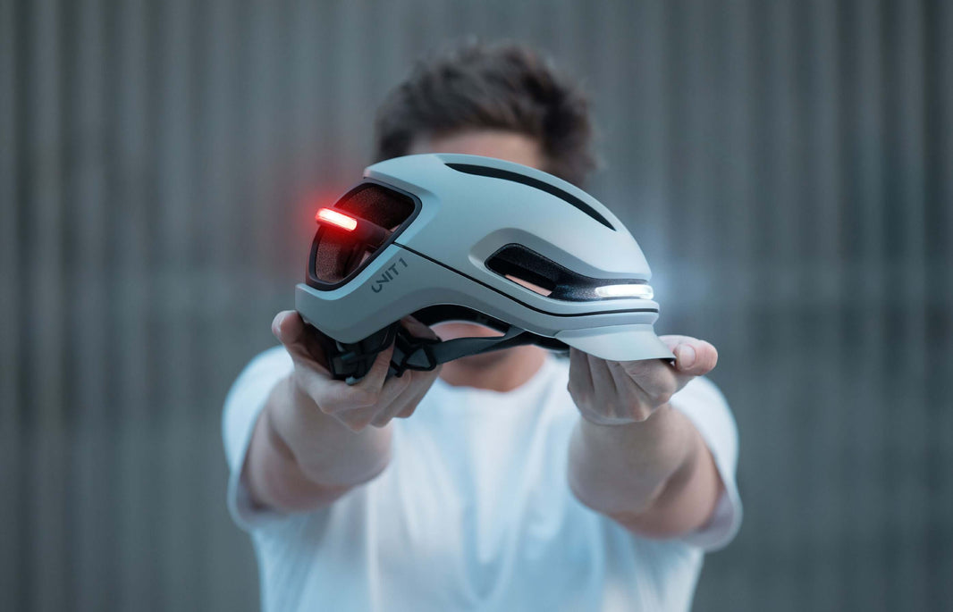 La campagna per il casco ibrido AURA chiude a 750.000 dollari - UNIT 1