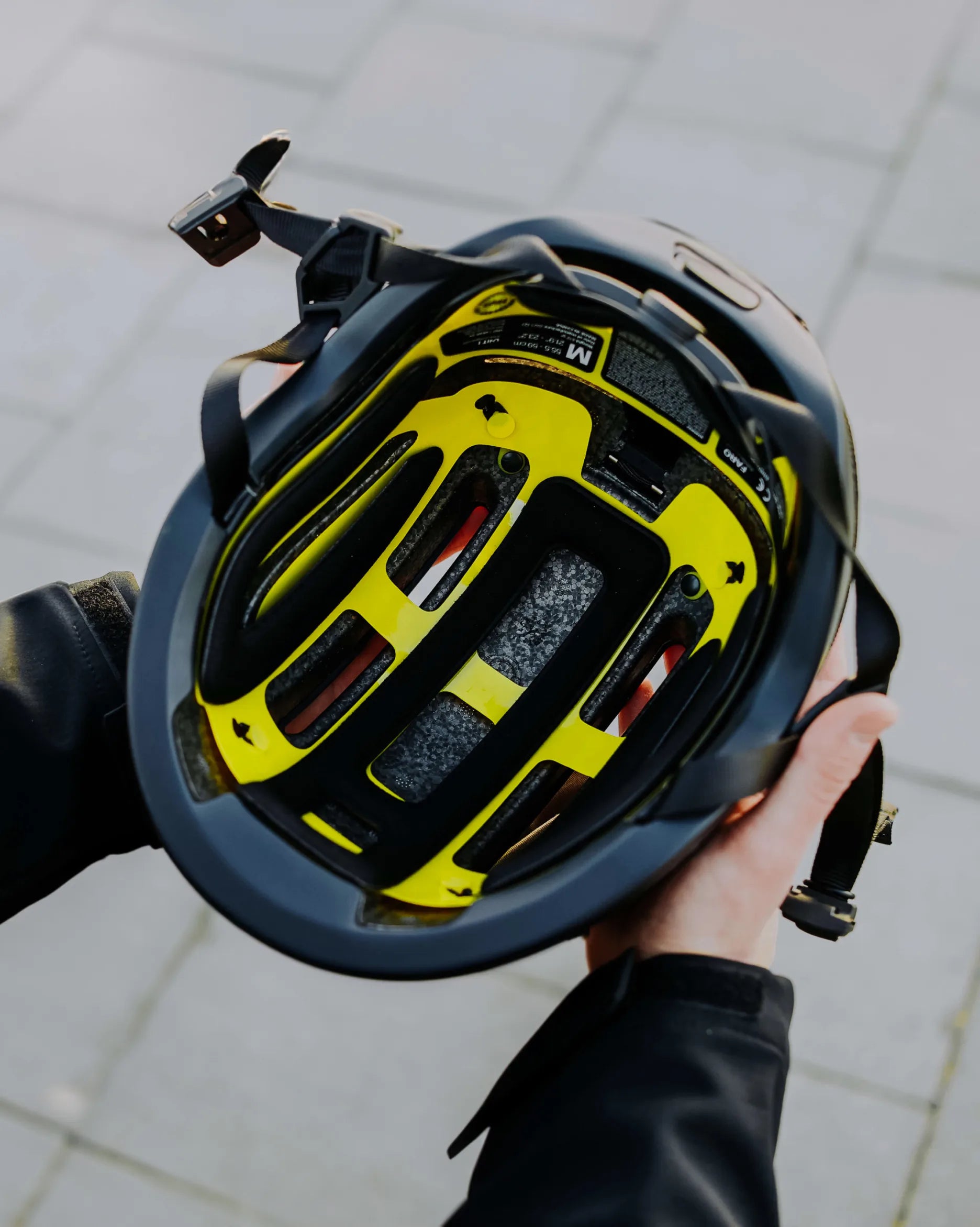 MIPS safety system in FARO smart helmet | UNIT 1